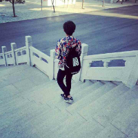 微信情侣头像你可以喜欢我少一点，但要爱我久一点。