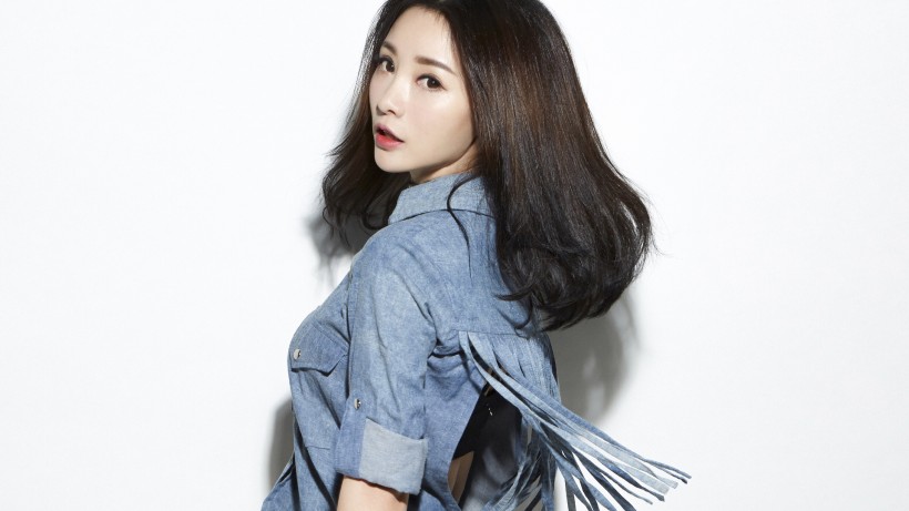 美女柳岩写真微信高清图片 光线三宝