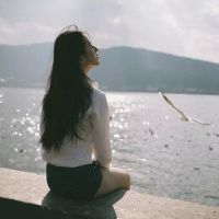 微信女生头像愿余生有人鲜花怒马 陪你看烈焰繁花