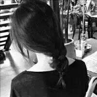 微信女生头像愿余生有人鲜花怒马 陪你看烈焰繁花