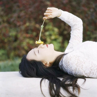 微信女生头像唯美侧脸长发飘飘最新版 她只是个小小的女孩