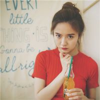 微信女生头像 谁的心 谁独自悲伤。