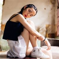 微信女生头像 谁的心 谁独自悲伤。