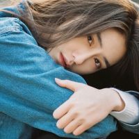 微信女生头像 谁的心 谁独自悲伤。