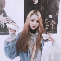 微信女生头像 谁的心 谁独自悲伤。