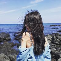 微信女生头像 谁的心 谁独自悲伤。