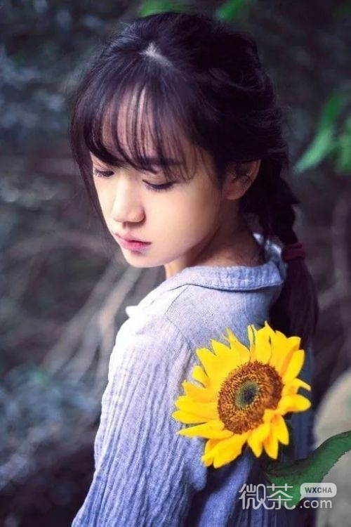 小清新森系气质型美女微信高清图片 有风潇潇而过卷了几许落叶