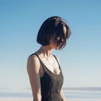 微信女生头像 谁的心 谁独自悲伤。