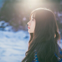 微信女生头像唯美侧脸长发飘飘最新版 她只是个小小的女孩