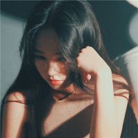 微信女生头像 谁的心 谁独自悲伤。