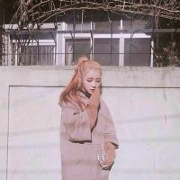 微信女生头像 谁的心 谁独自悲伤。