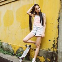 微信唯美女生头像 甩甩头，甩走你留下的那份怜悯