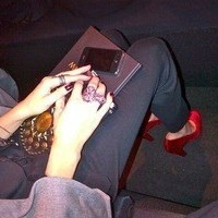 微信自拍性感修长美腿靓女生头像图片