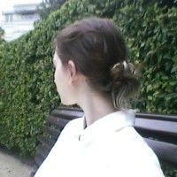 微信女生头像“留不长的头发就剪了吧 等不到的风就忘了