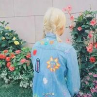 微信女生头像“留不长的头发就剪了吧 等不到的风就忘了