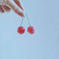 微信女生头像“留不长的头发就剪了吧 等不到的风就忘了