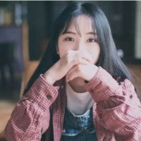 微信女生头像“留不长的头发就剪了吧 等不到的风就忘了