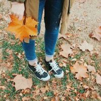 微信女生头像“留不长的头发就剪了吧 等不到的风就忘了