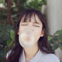 微信女生头像“留不长的头发就剪了吧 等不到的风就忘了