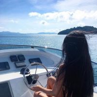 微信唯美头像 喝醉的人笑着举杯，可眼里全是泪