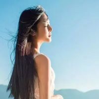 微信唯美头像 喝醉的人笑着举杯，可眼里全是泪