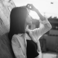 大眼睛芭比妆微信头像 仰望的一丝伤感