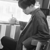 微信男生头像 你放不下的人早已找到代替你的人。