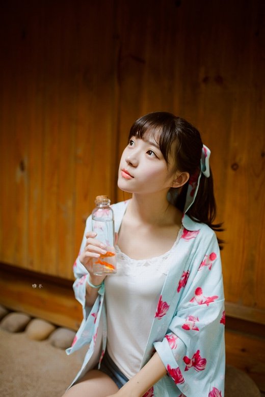 唯美夏日女孩写真微信高清图片