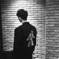 微信男生头像 你放不下的人早已找到代替你的人。