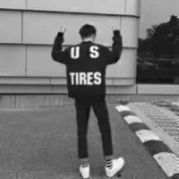 微信男生头像 你放不下的人早已找到代替你的人。