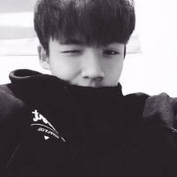 微信男生头像 你放不下的人早已找到代替你的人。