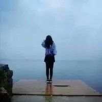 90后微信情侣头像一男一女背影 哇你男朋友会发光