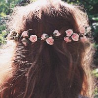 微信戴花的欧美女生头像气质范 落花非无意却只随波流