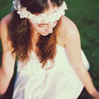 微信戴花的欧美女生头像气质范 落花非无意却只随波流