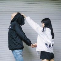 微信情侣头像 你不必长高因为我会弯腰