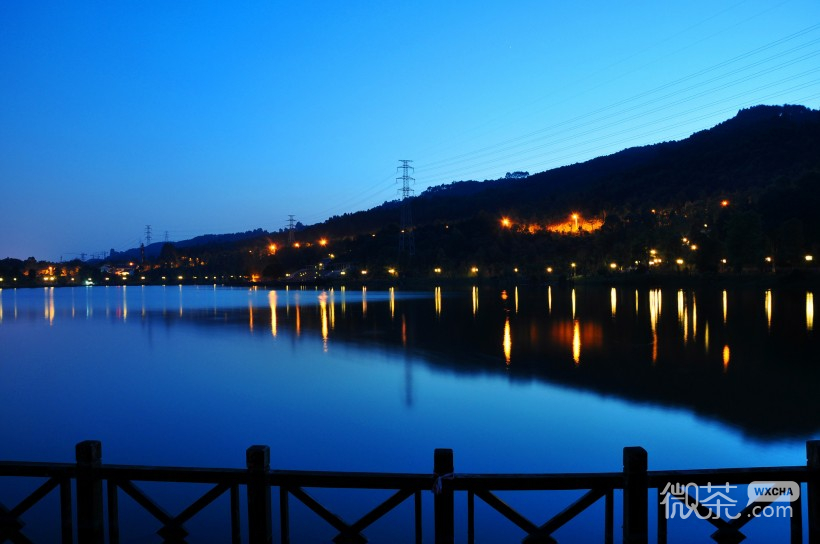 云南神女湖夜景微信高清图片
