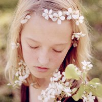 微信戴花的欧美女生头像气质范 落花非无意却只随波流