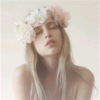 微信戴花的欧美女生头像气质范 落花非无意却只随波流