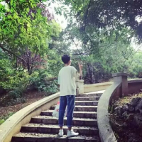 90后微信情侣头像一男一女背影 哇你男朋友会发光