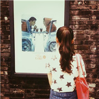 90后微信情侣头像一男一女背影 哇你男朋友会发光