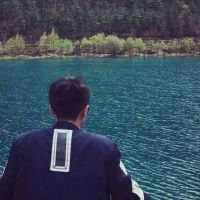 90后微信情侣头像一男一女背影 哇你男朋友会发光