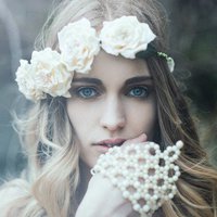 微信戴花的欧美女生头像气质范 落花非无意却只随波流