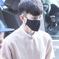 微信男生头像 人人笑你活该独自凄凉可没人懂你情长.