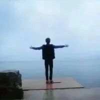 90后微信情侣头像一男一女背影 哇你男朋友会发光