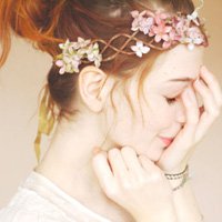 微信戴花的欧美女生头像气质范 落花非无意却只随波流