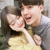 微信情侣头像 “后来熬夜成瘾 也习惯了没人关心”