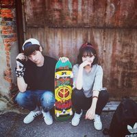 微信情侣头像 谎言说给耳朵听却让眼睛动了情