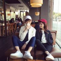 微信情侣头像 “后来熬夜成瘾 也习惯了没人关心”