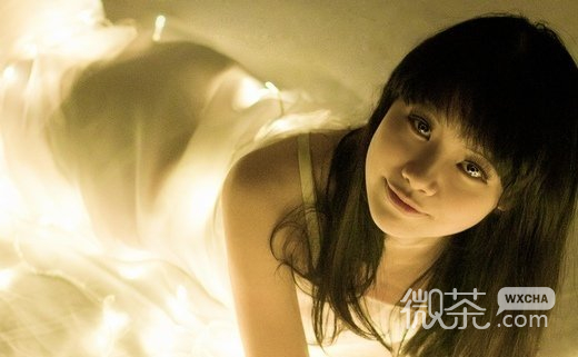 花季少女甜美户外清纯写真微信高清图片