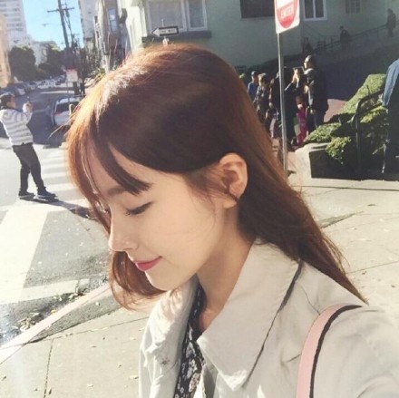 唯美漂亮美女微信高清图片 很安静很温柔